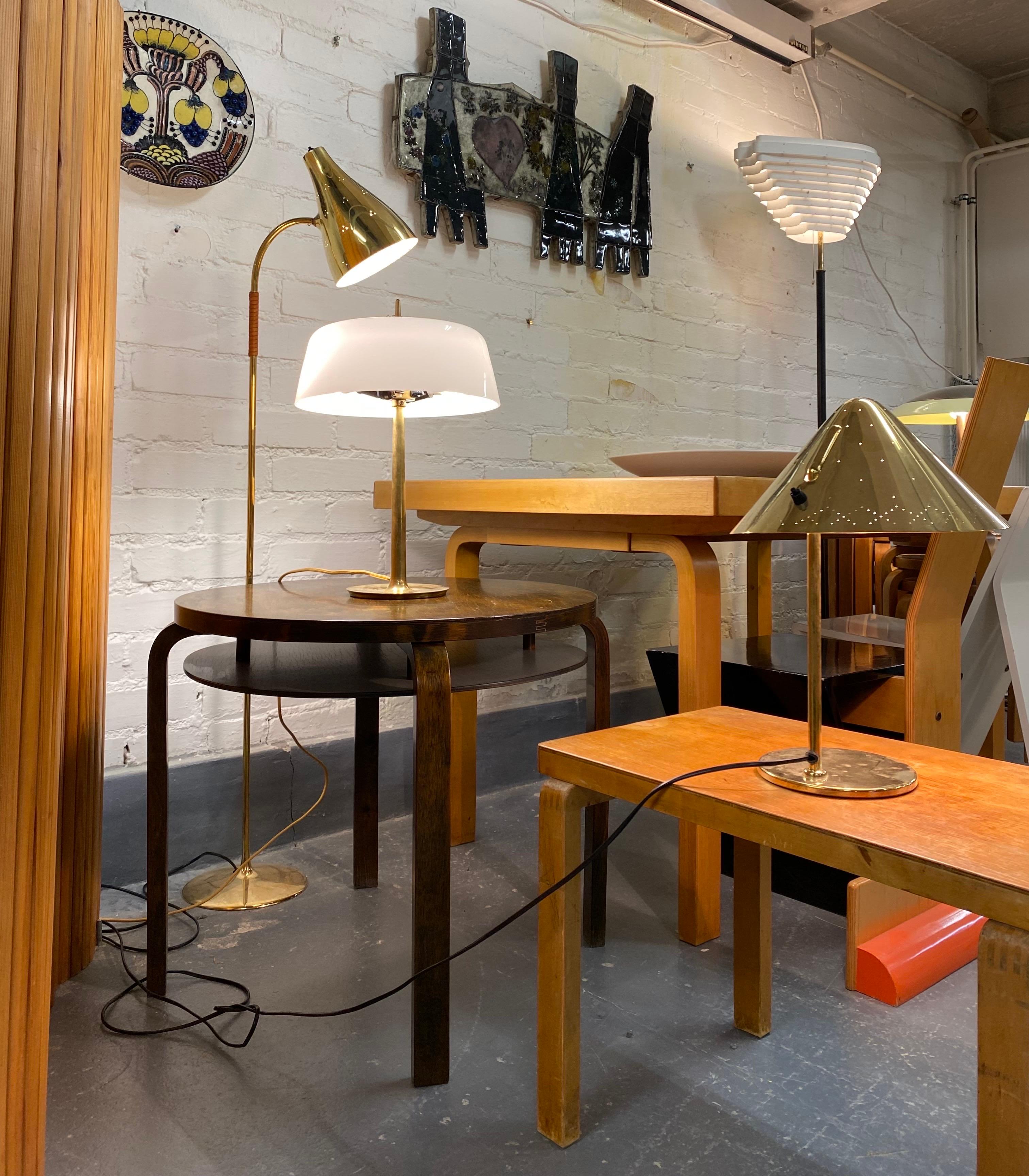 Alvar Aalto Round Club Table in Dark Stained Birch Model A71, Artek, 1930s 3