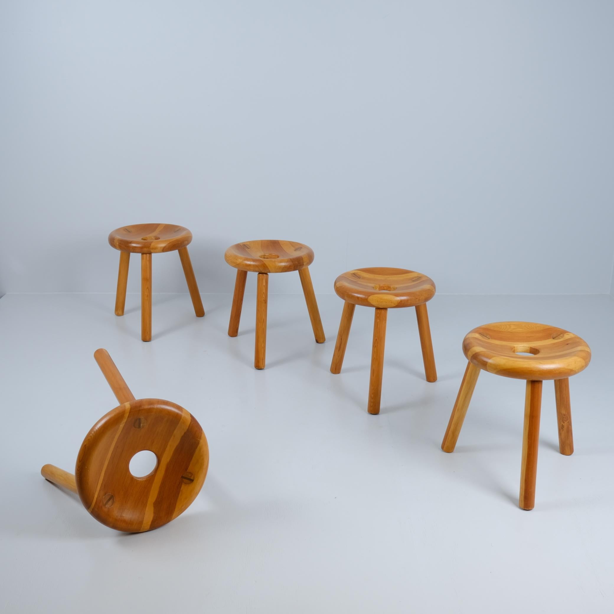 Bertel Gardberg, Set di 5 sgabelli finlandesi 