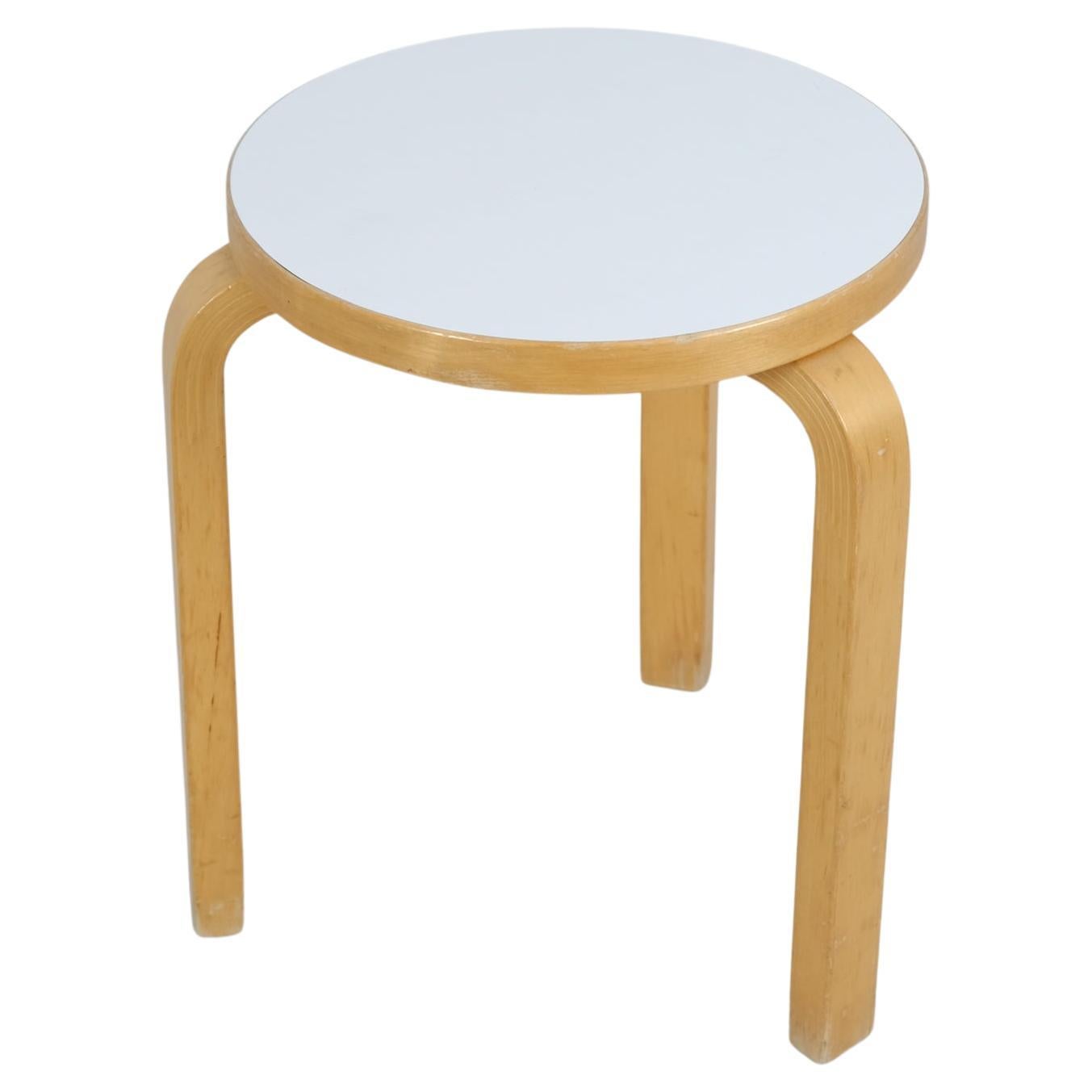 Raro sgabello a 3 gambe Alvar Aalto Modello 60 in formica originale, Artek anni '50