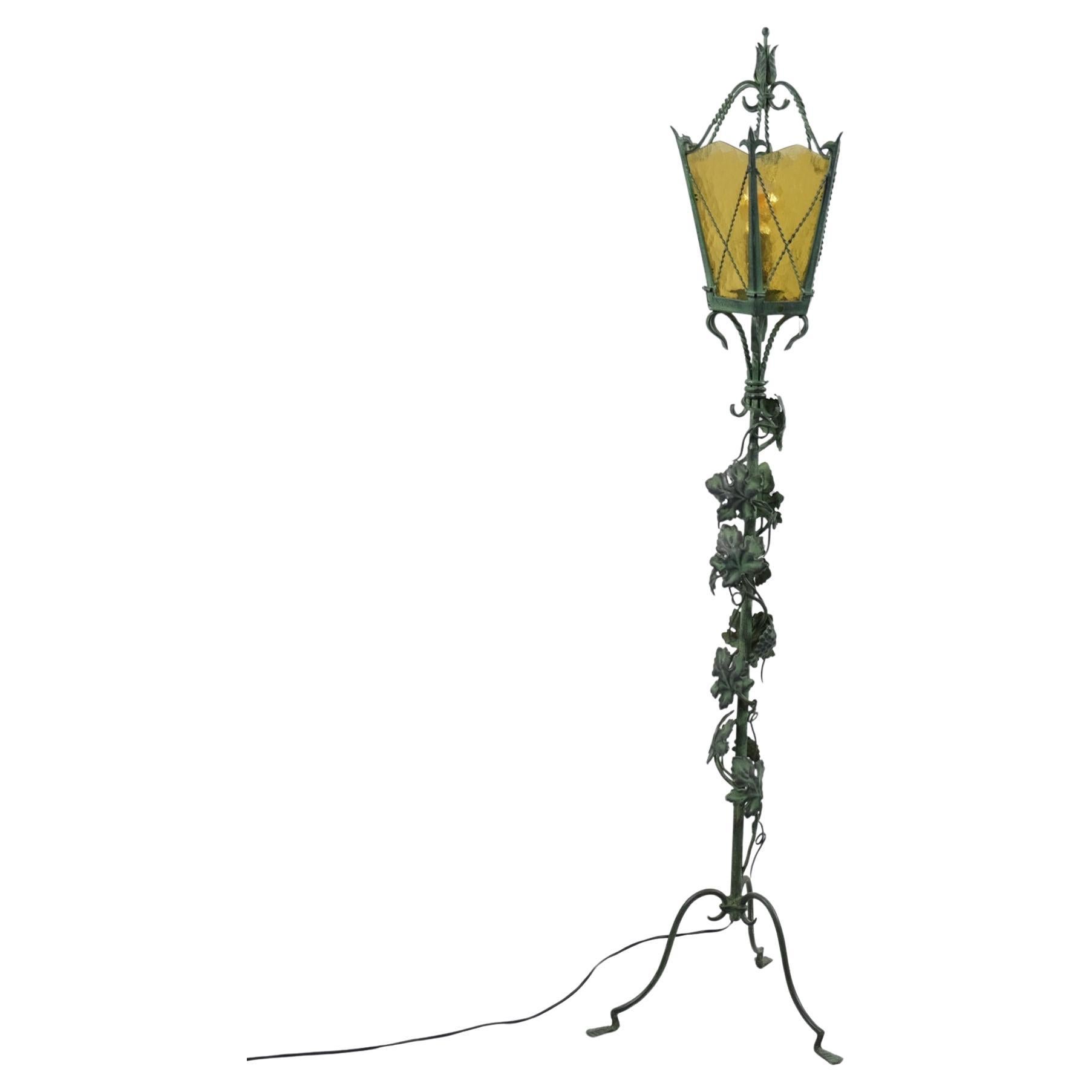 Antti Hakkarainen Grüne Weinreben-Stehlampe, 1930er-1940er Jahre, Taidetakamo A. Hakkarainen im Angebot