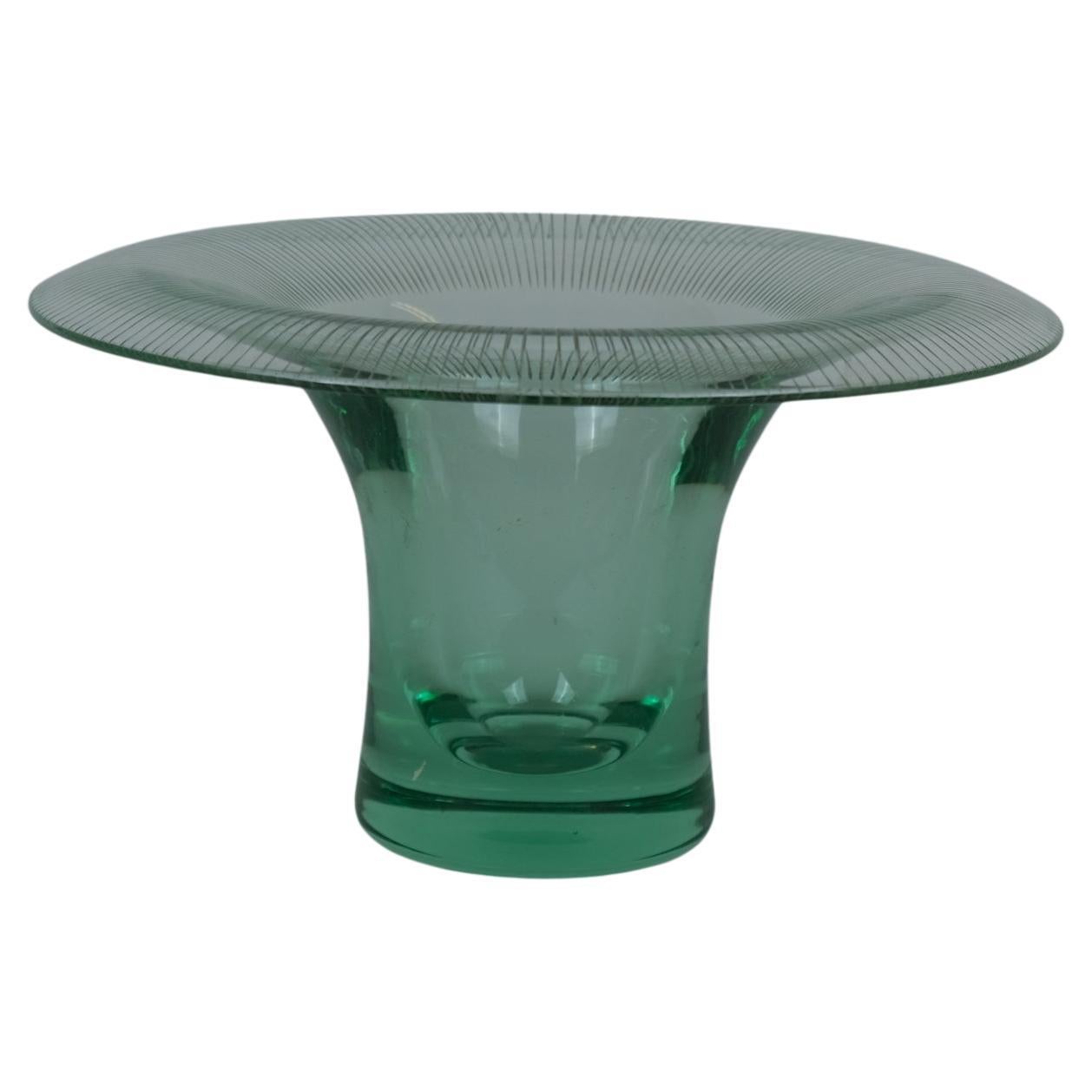 Helena Turpeinen (Tynell) Vase à champignon vert gravé au trait, Riihimäenlasi 1940s en vente