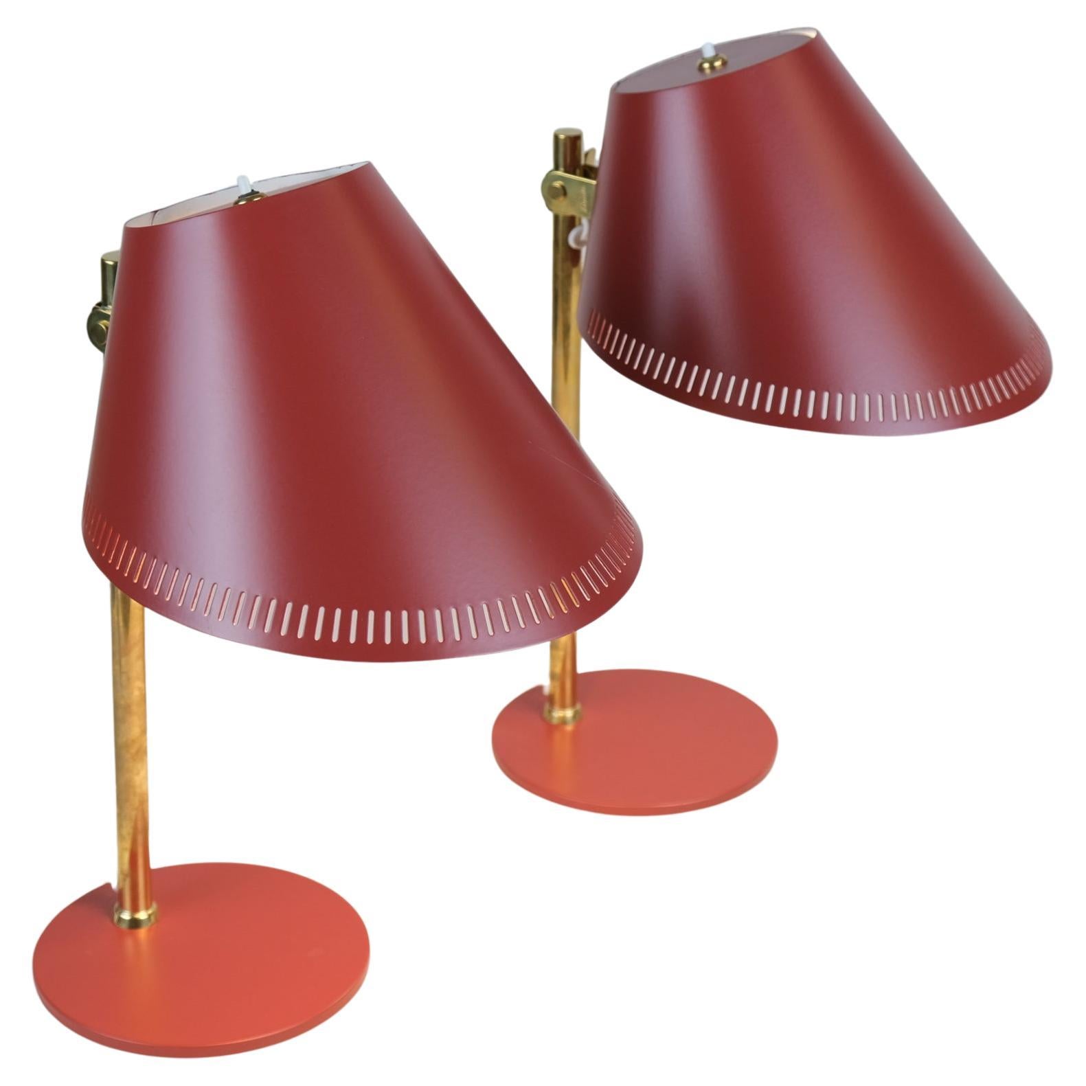 Paire de lampes de table Paavo Tynell modèle 9227 en rouge et laiton, Idman années 1950