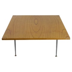 Mesa de centro Tapio Wirkkala de chapa rítmica con patas de metal y latón, Asko Años 50