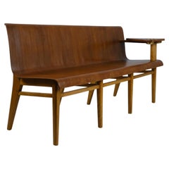 Seltene gebogene Holzbank des Architekten Risto V. Luukkonen, Vakiopuu Oy, 1950er Jahre