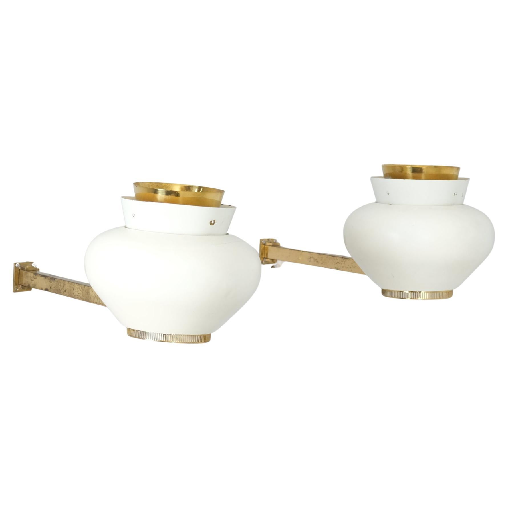 Paar Alvar Aalto-Wandleuchten in Weiß und Messing, Valaistustyö 1950er Jahre im Angebot