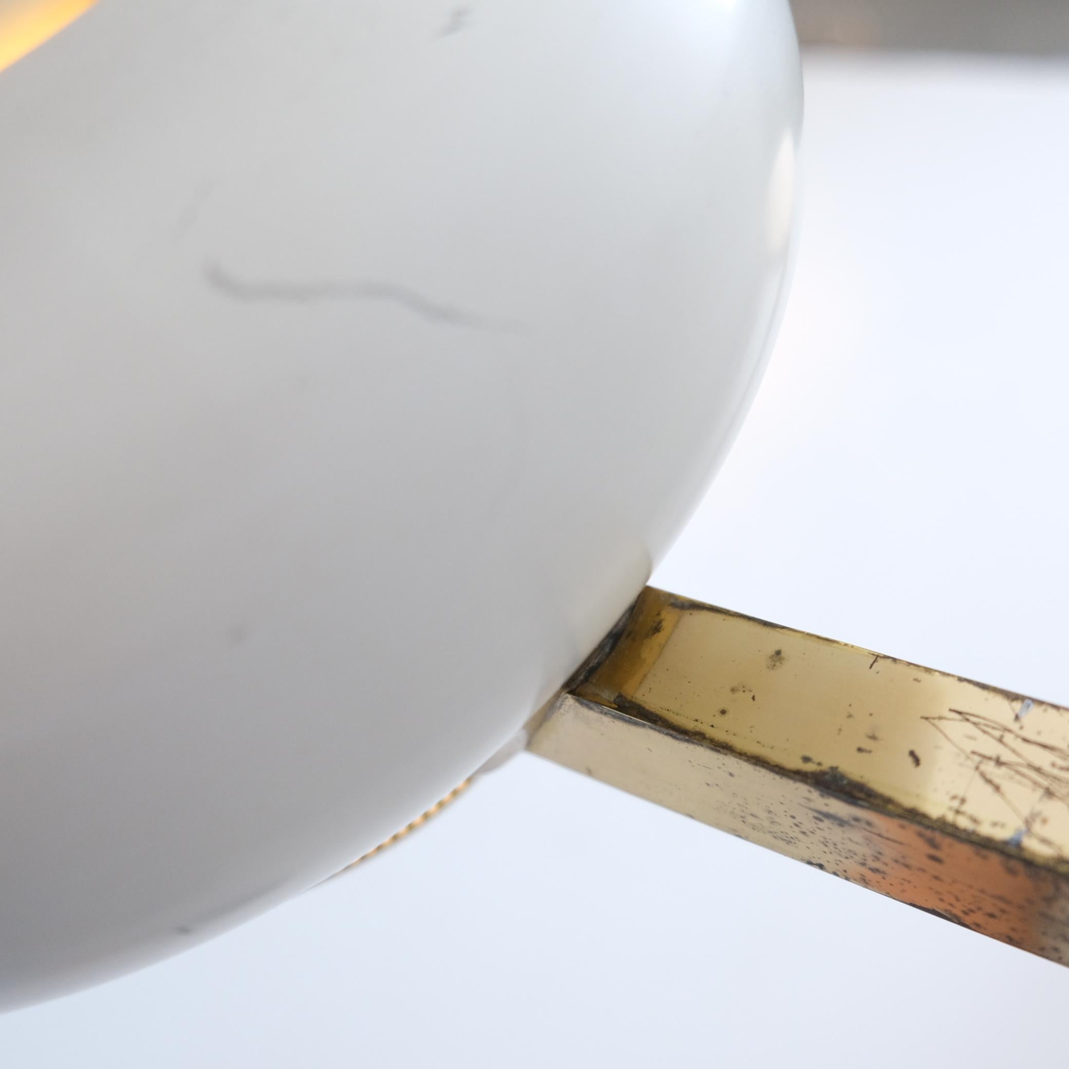 Paar Alvar Aalto-Wandleuchten in Weiß und Messing, Valaistustyö 1950er Jahre im Angebot 6