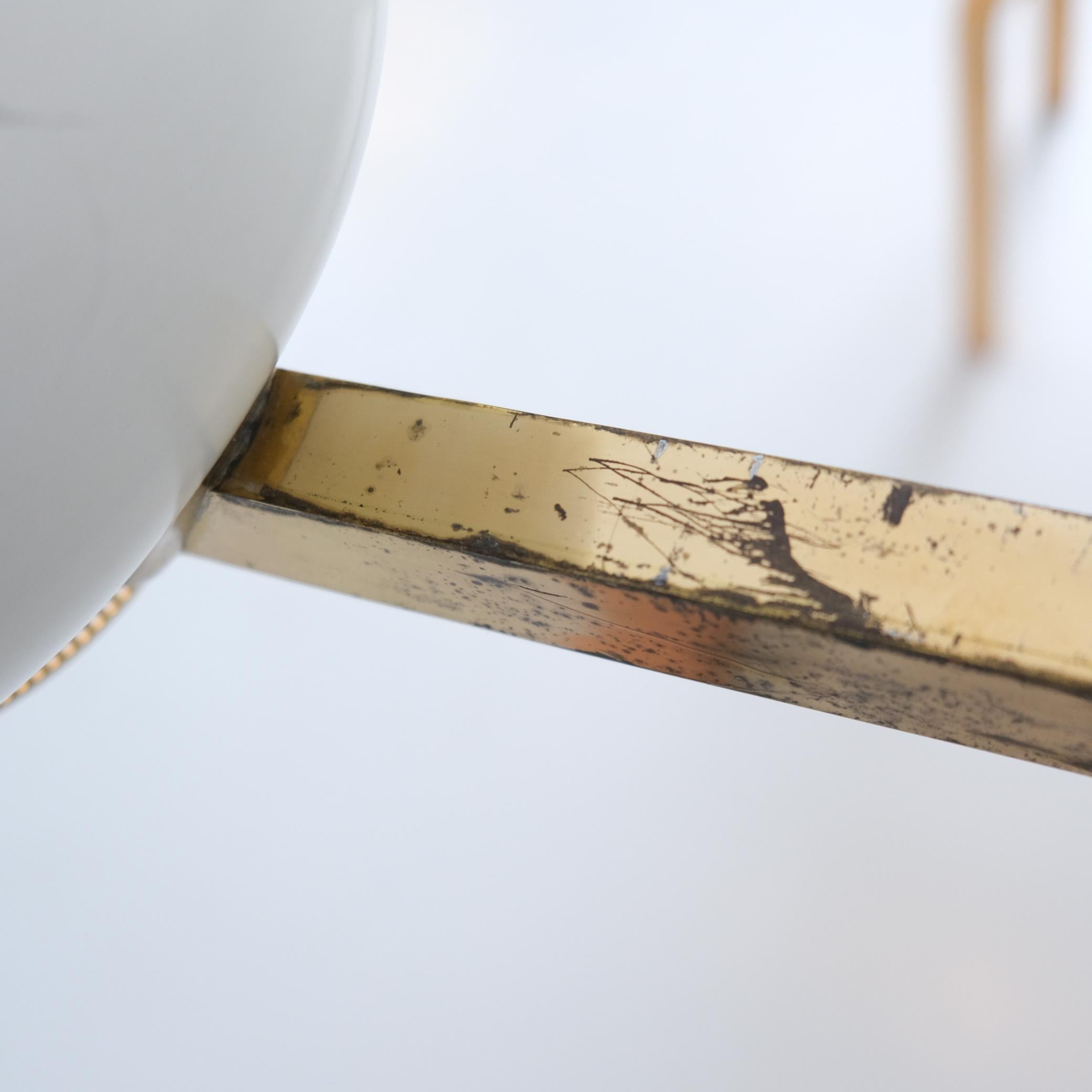 Paar Alvar Aalto-Wandleuchten in Weiß und Messing, Valaistustyö 1950er Jahre im Angebot 7