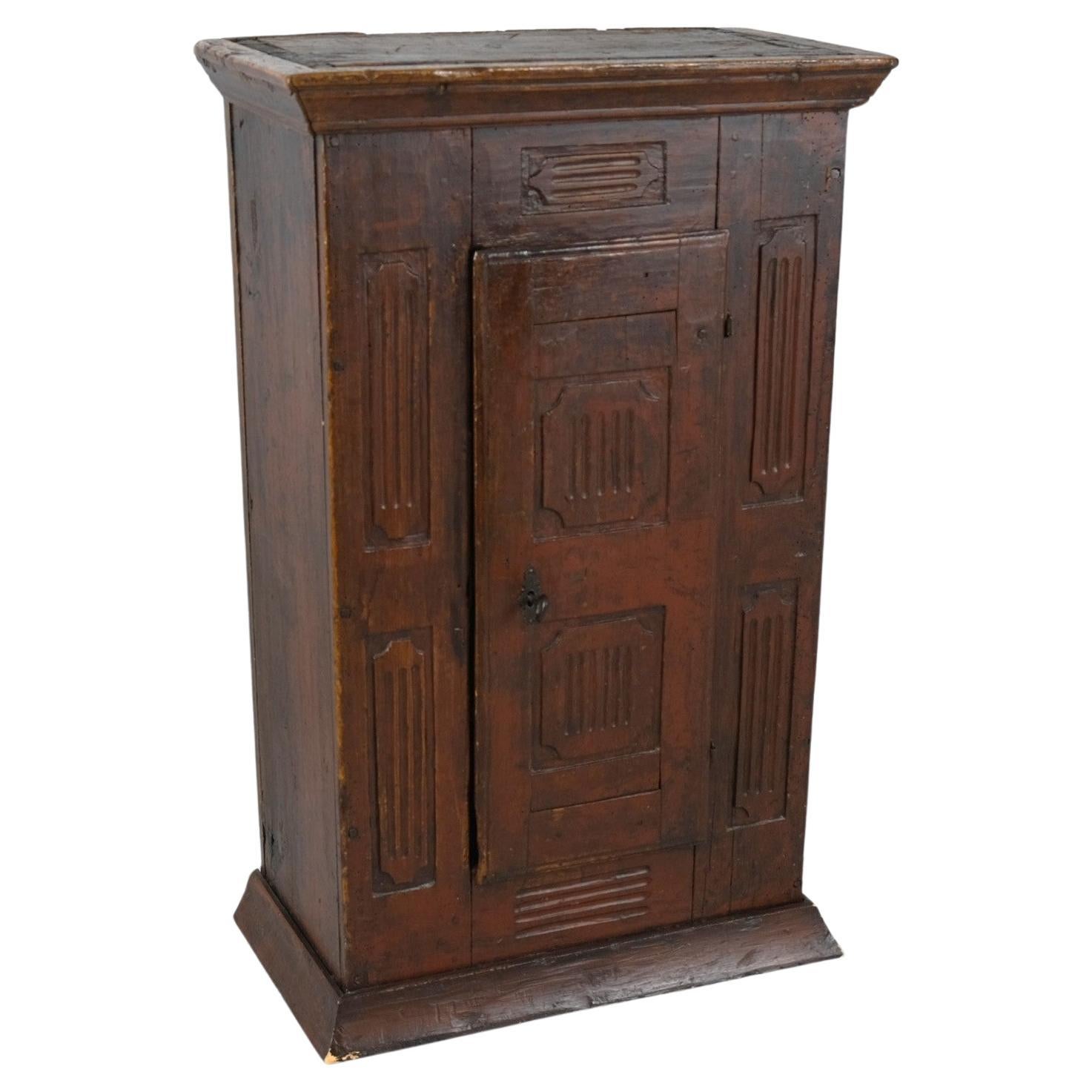 Armoire peinte Folk finlandaise / paysanne, vers 18ème siècle en vente