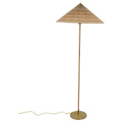 Chinesische Hut-Stehlampe 9602 von Paavo Tynell, Messing & Rattan, Taito 1940er Jahre