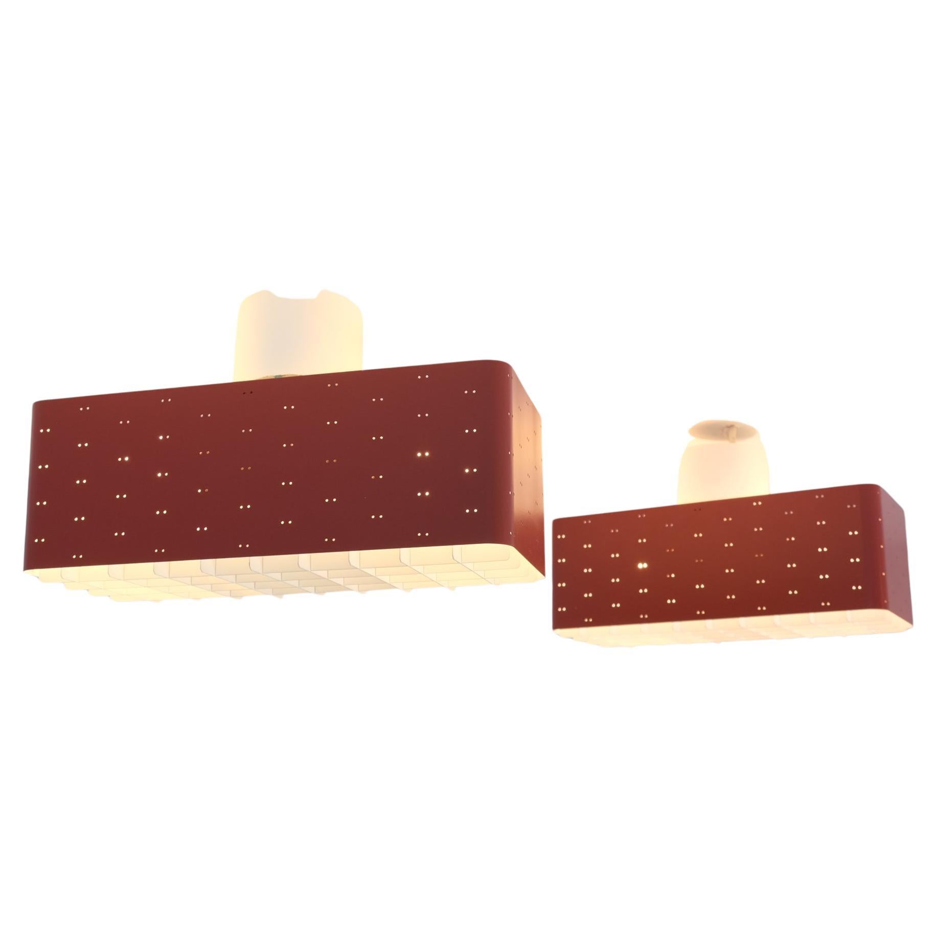 Paire de plafonniers Paavo Tynell "Starry Sky" 9068 en rouge et blanc Idman années 1950 en vente