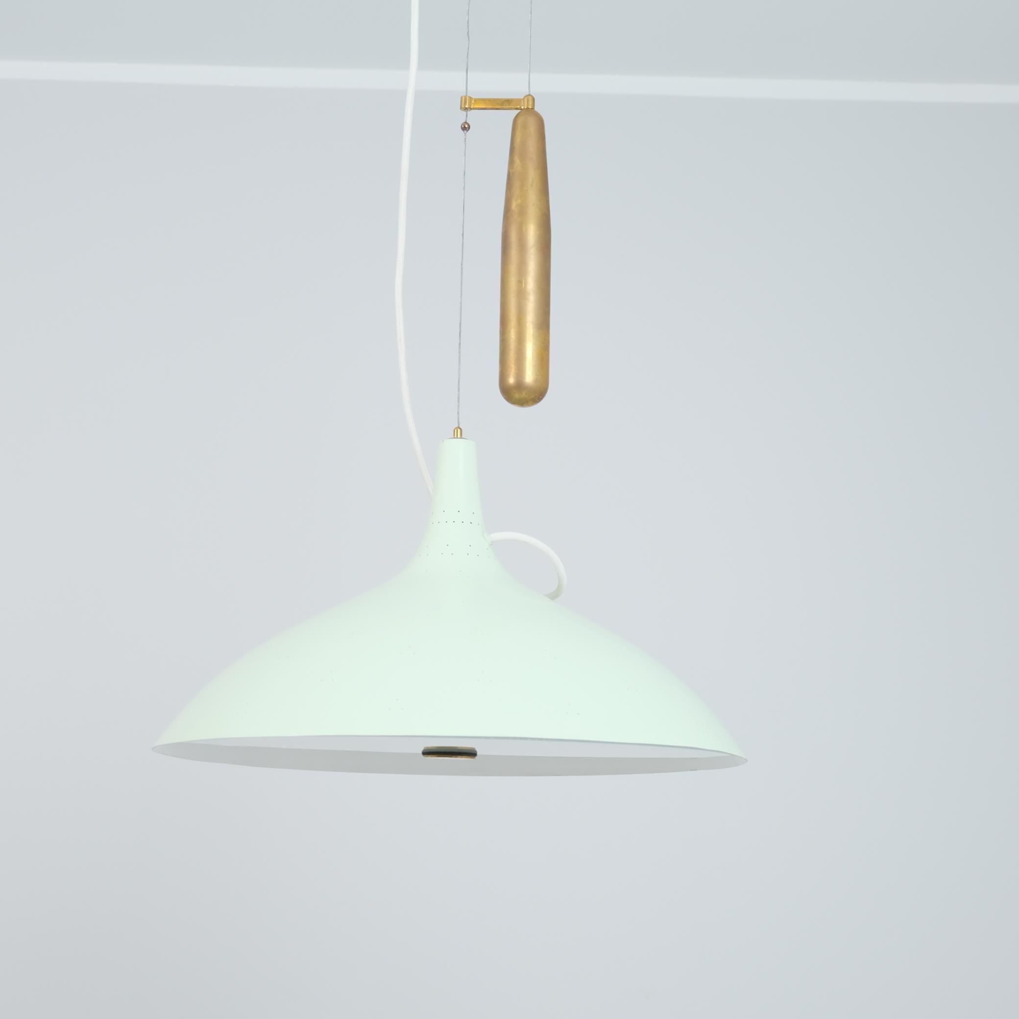 Scandinave moderne Plafonnier réglable Paavo Tynell, modèle A1965, vert clair, Taito, années 1950 en vente
