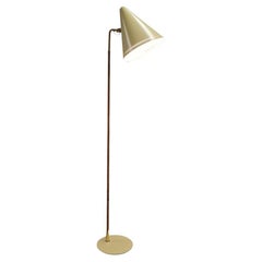 Lampada da terra Paavo Tynell 'Cappello da suora' Model 9629 in giallo e ottone, Taito 1950