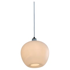 Lámpara de techo minimalista Tapio Wirkkala Modelo 51129 de cristal opalino blanco, años 50