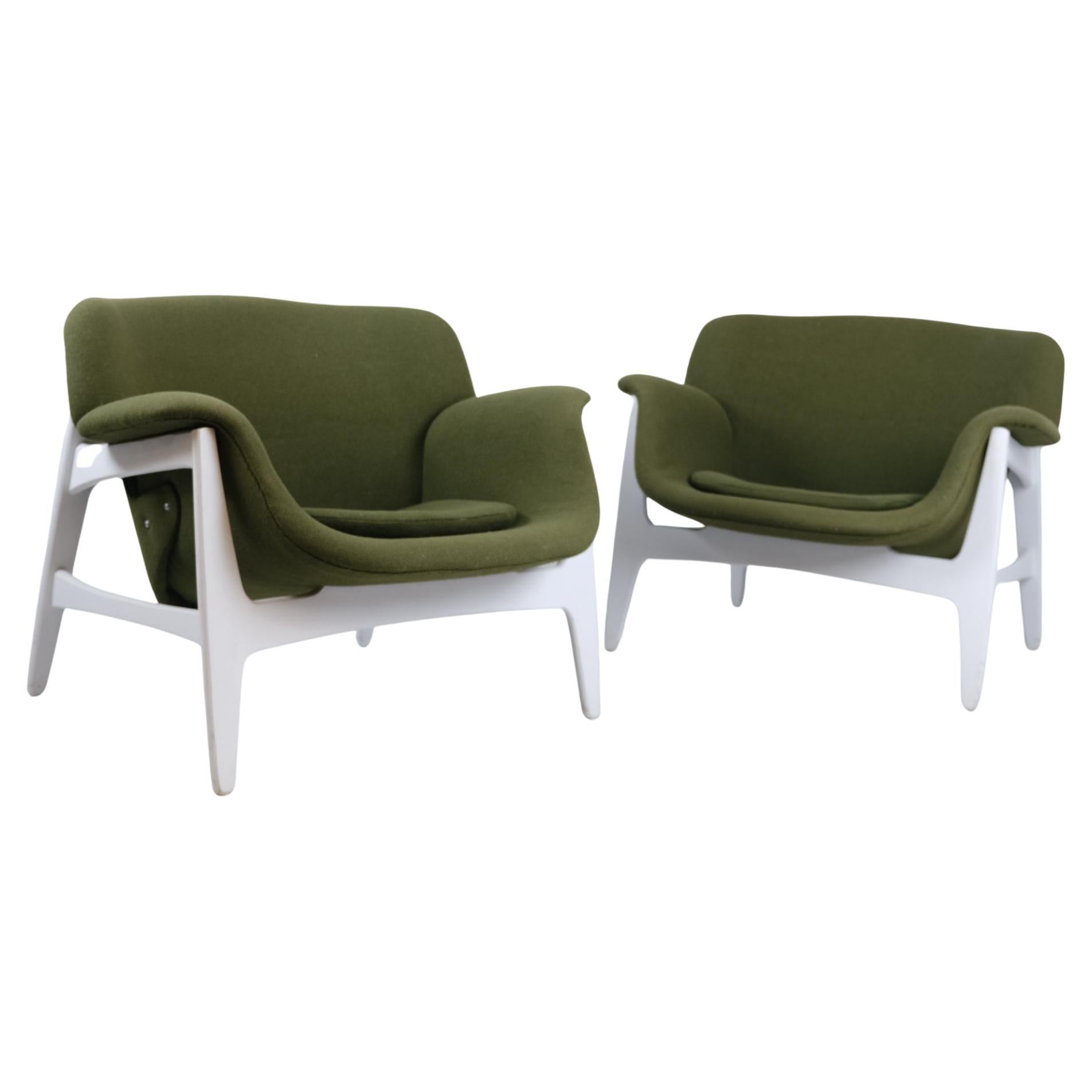 Coppia di poltrone Carin Bryggman in verde e bianco, Boman OY Metà del XX secolo in vendita