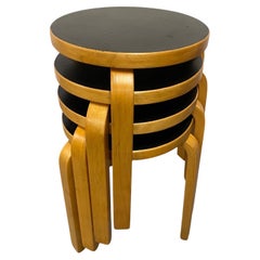 Satz von 4 Alvar Aalto-Hockern Modell Nr. 60, schwarzes Laminat, Artek 1950er Jahre