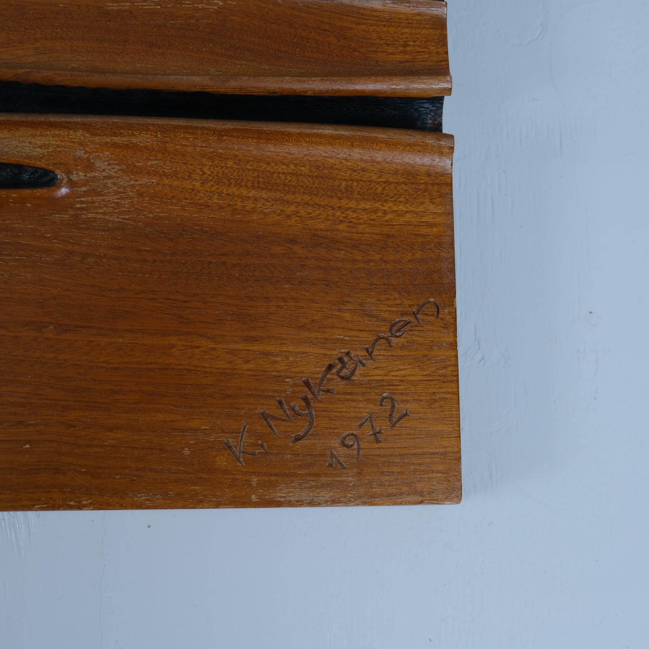 Finlandese Rilievo da parete in teak bruciato, K.K. Nykänen 1972 Finlandia in vendita
