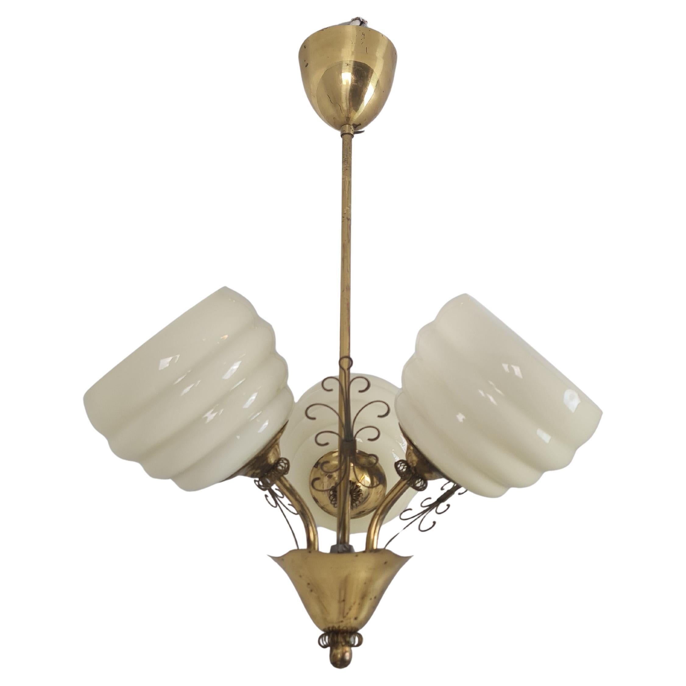 Lampada di design finlandese di metà secolo in ottone e vetro, anni '50