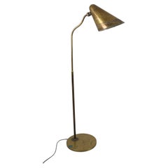 Lampadaire iconique Domus Academica de Gunnel Nyman en laiton perforé, Icman 1947