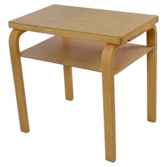 Mesa auxiliar Alvar Aalto Modelo A86 en abedul miel, Artek, años 40