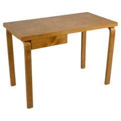 Table à écrire Alvar Aalto modèle K81 en bouleau, Artek, années 1940