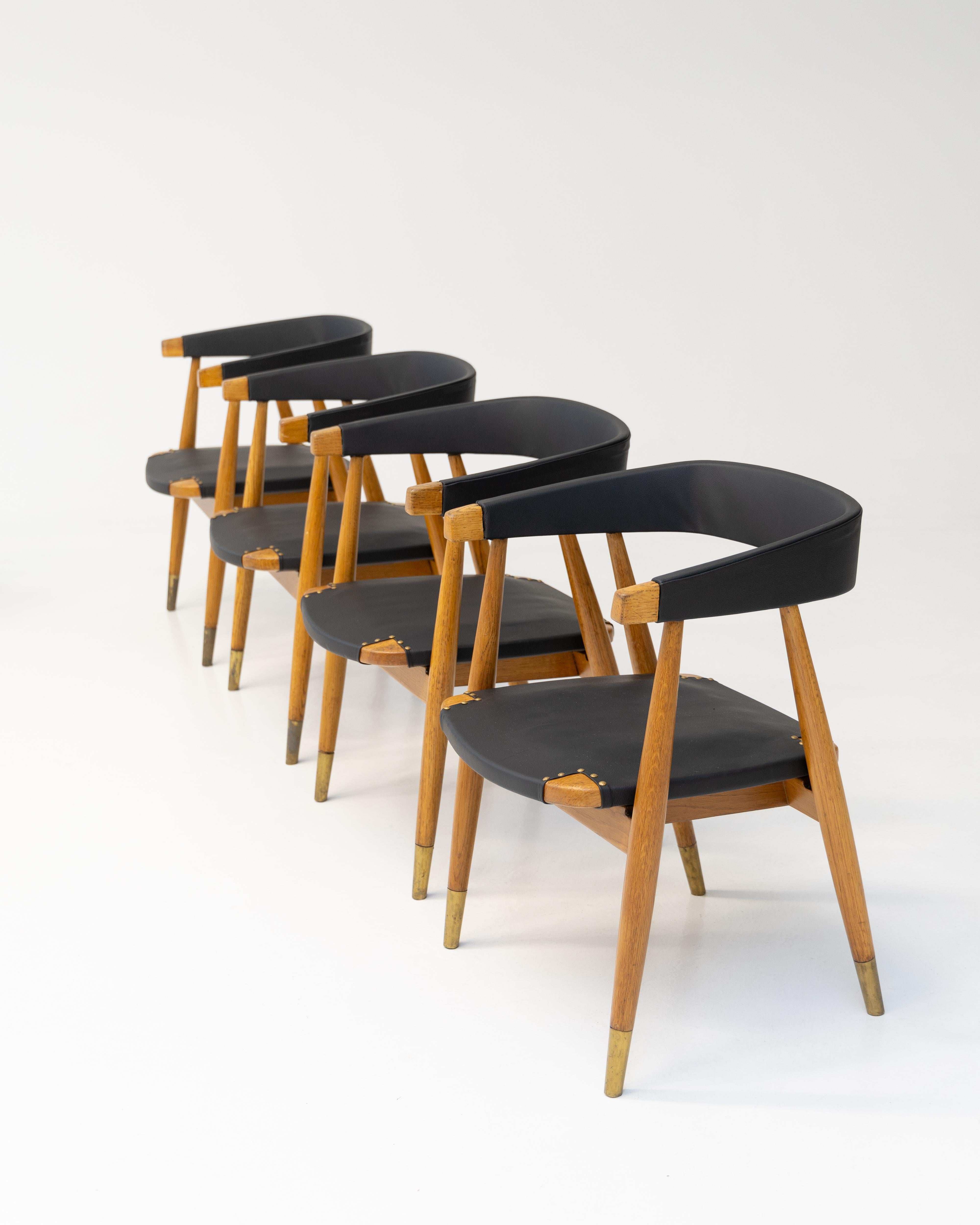 Mid-Century Modern Ensemble de 8 chaises de salle à manger Lasse Ollinkari en cuir noir, Finlande, années 1950 en vente