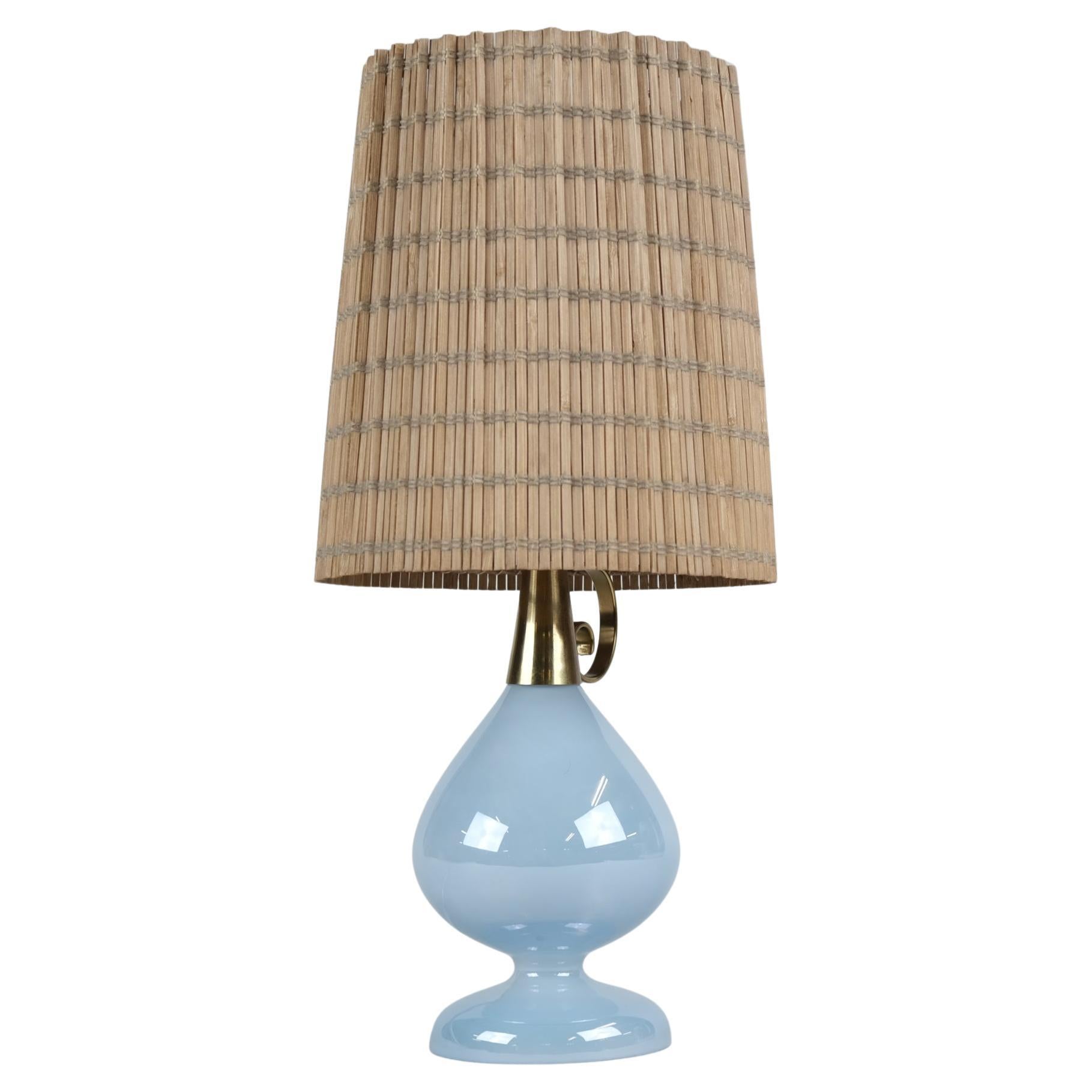 Orientalische Tischlampe aus blauem Glas und Rattan K11-18, Maria Lindeman, Idman 1950er Jahre