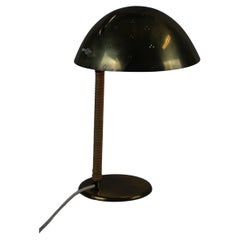 Lampada da tavolo Paavo Tynell Helmet 9209 in ottone traforato e rattan, Taito 1950s