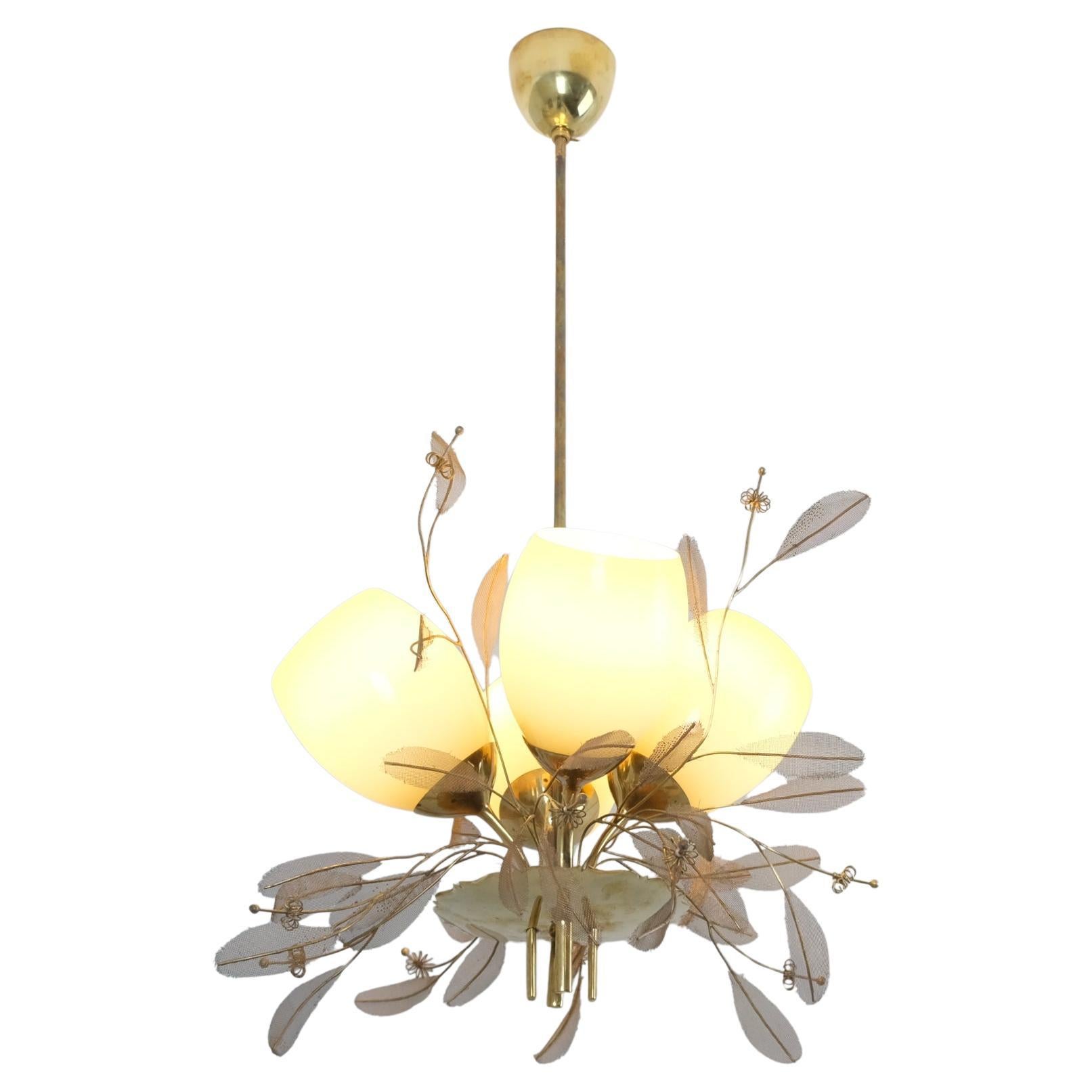 Lampadario con bouquet da sposa Paavo Tynell Modello 9029/4, Ottone e vetro, Taito 1950