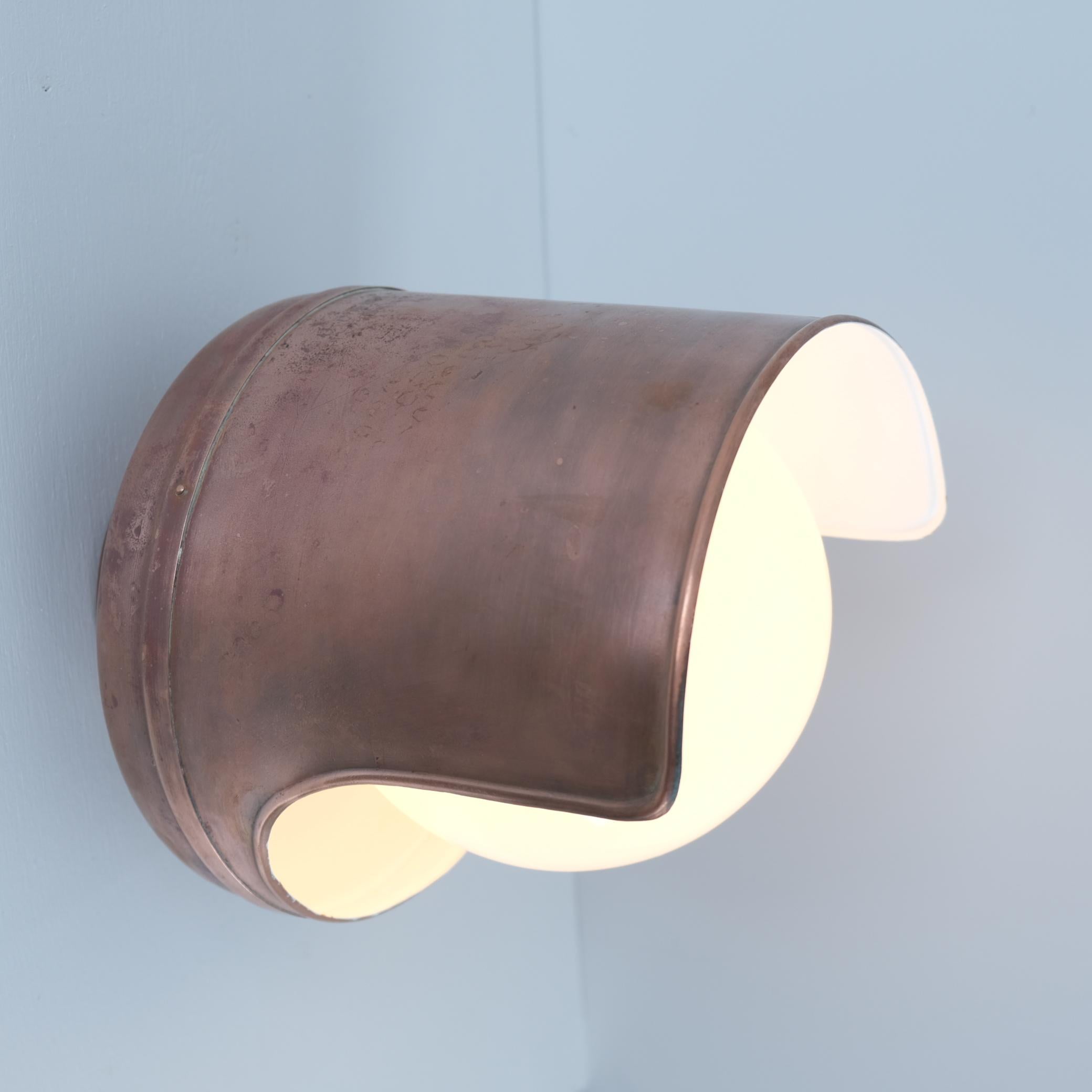Scandinavo moderno Lampada da esterno in rame e opalina Paavo Tynell Modello 7307, Taito 1930 in vendita