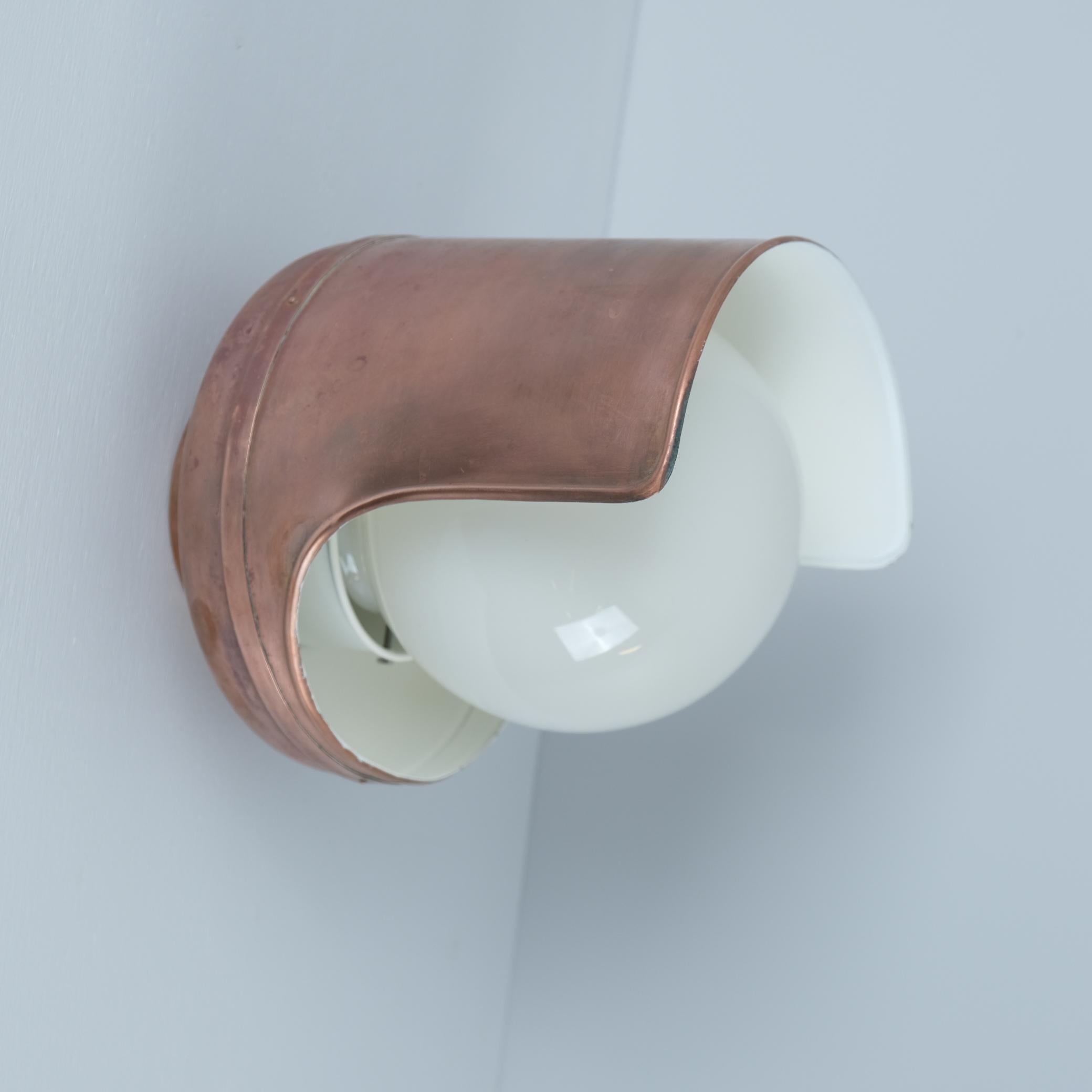 Lampada da esterno in rame e opalina Paavo Tynell Modello 7307, Taito 1930 In condizioni buone in vendita a Helsinki, FI