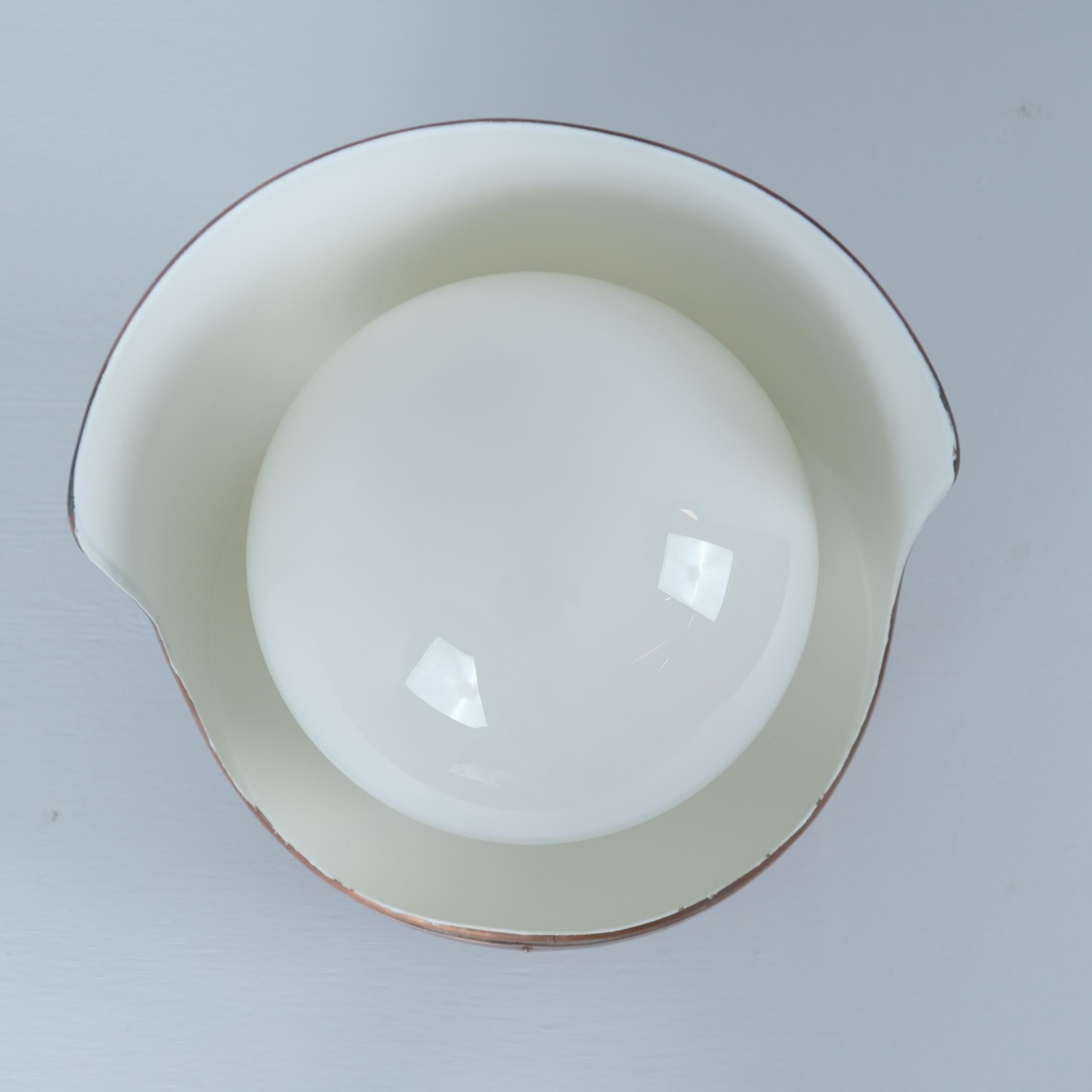 Lampada da esterno in rame e opalina Paavo Tynell Modello 7307, Taito 1930 in vendita 3