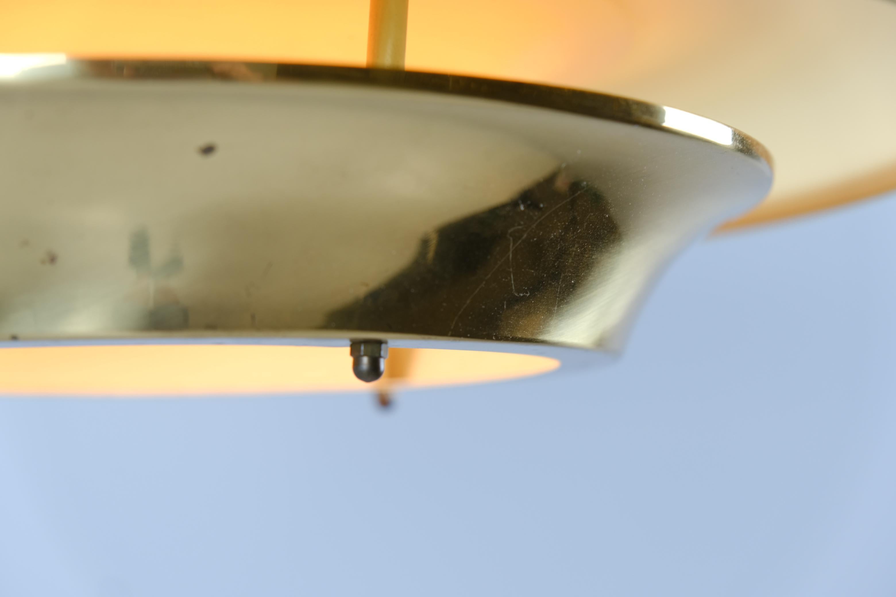 Ciondolo da soffitto modernista a doghe Kai Ruokonen in ottone e beige, Lynx 1970s in vendita 4