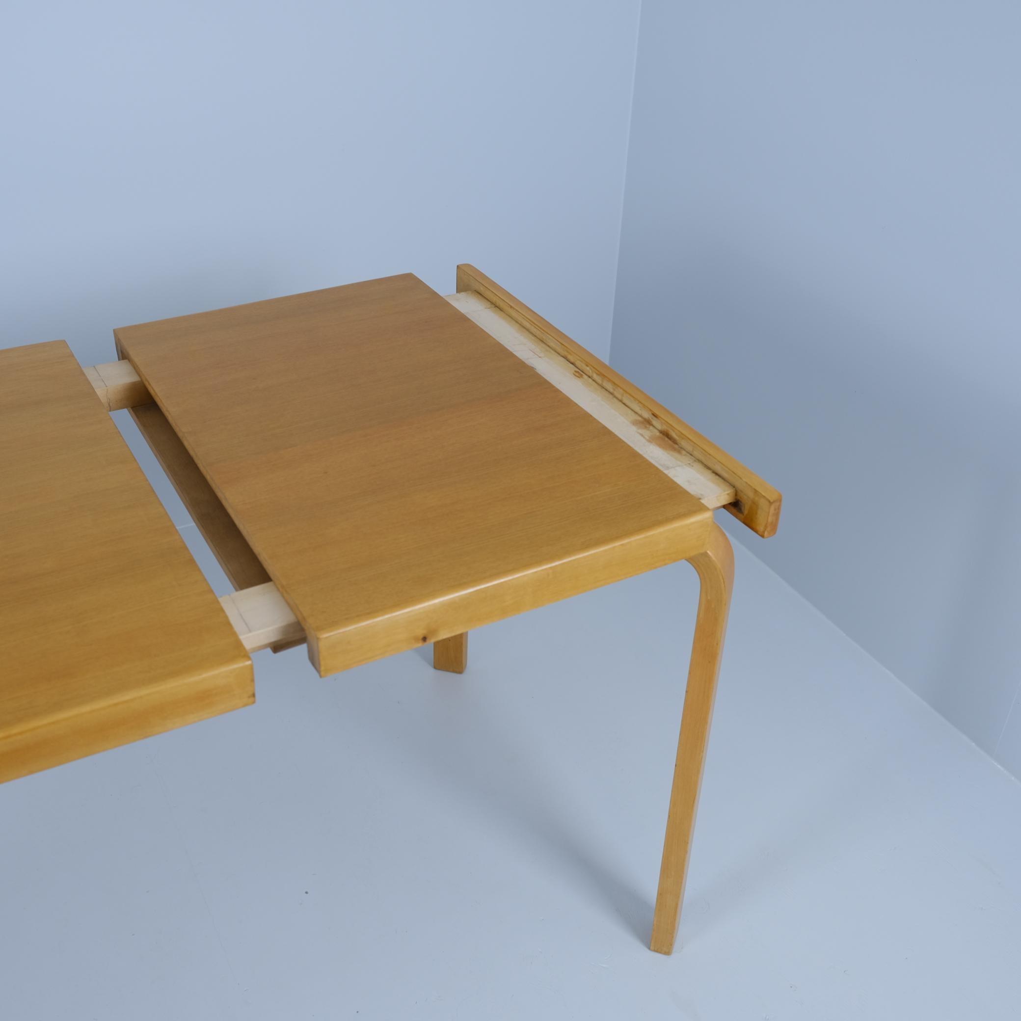 Aino Aalto Extendable Dining Table in Birch and Oak, Artek 1940s For Sale 6
