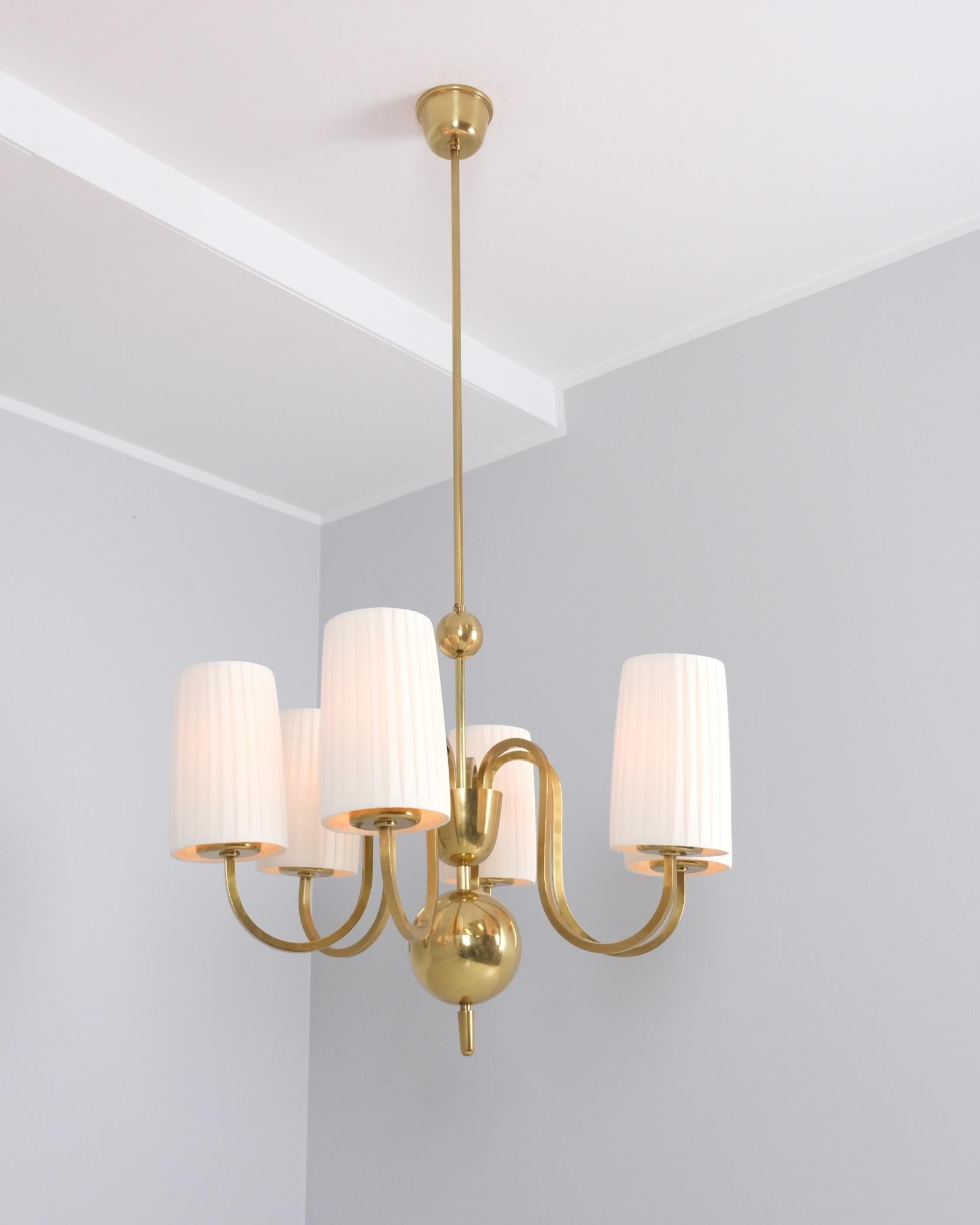 Pair of Paavo Tynell Commissioned Chandeliers in Brass & Fabric, Taito 1940s In Good Condition For Sale In Helsinki, FI