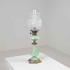 Lámpara de aceite de estilo Art Nouveau en latón y verde, con quemador Matador, principios del siglo XX