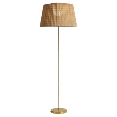 Stehlampe aus Messing und Rattan im Mid-Century-Stil, Modell 62047, Idman, 1940er–1950er Jahre