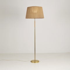 Stehlampe aus Messing und Rattan im Mid-Century-Stil, Modell 62047, Idman, 1940er–1950er Jahre