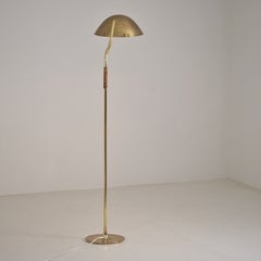 Lampadaire en laiton perforé et cuir Paavo Tynell modèle 9608, Taito années 1950