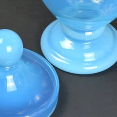 Barattolo da farmacia vintage in vetro di Murano opalino blu con coperchio, anni '70