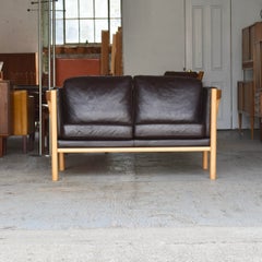 Dänisches Zweisitzer-Sofa aus Leder und Buche aus der Mitte des Jahrhunderts, 1970er Jahre