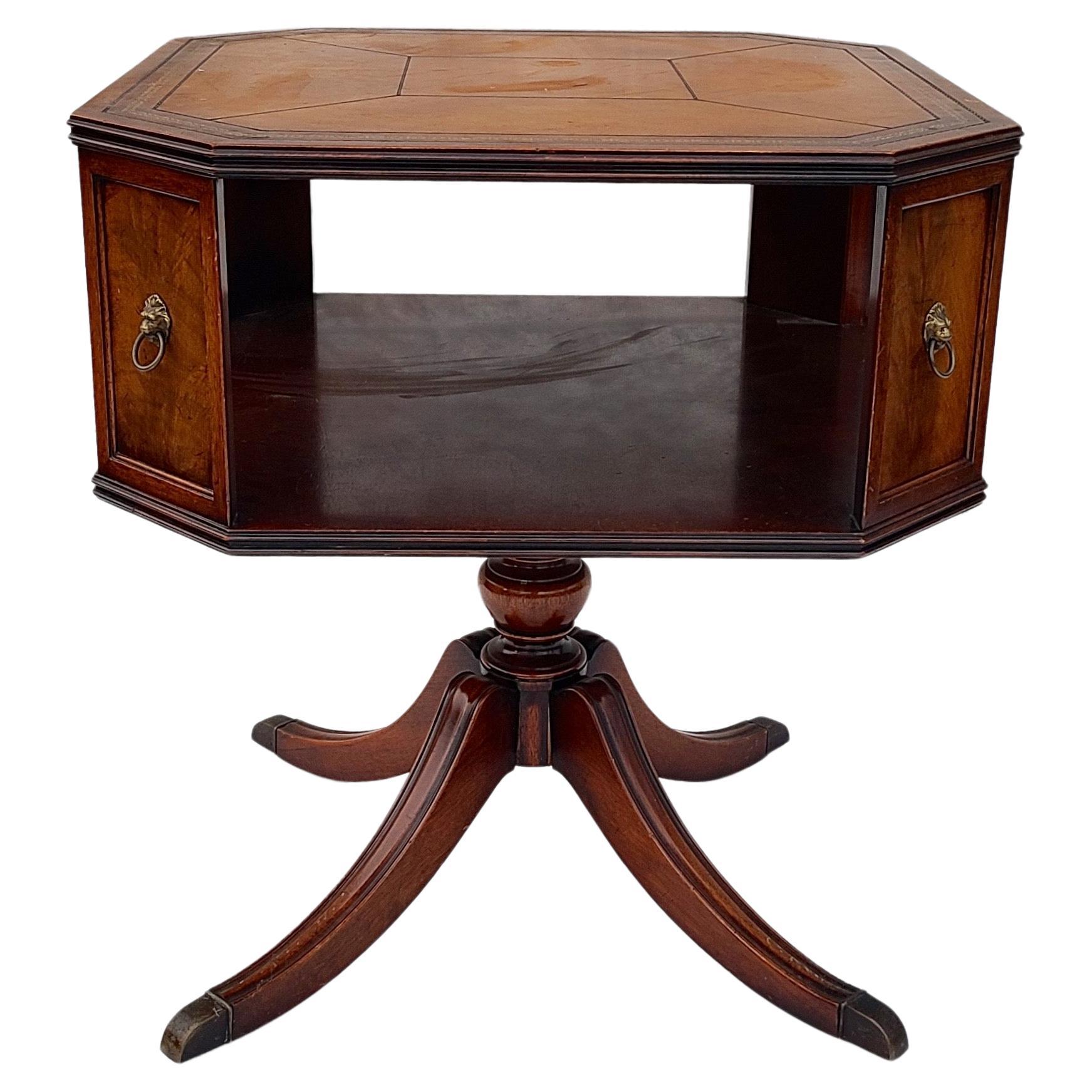 Leather Top Barrister's Side Table by Heritage In Good Condition For Sale In Fraser, MI