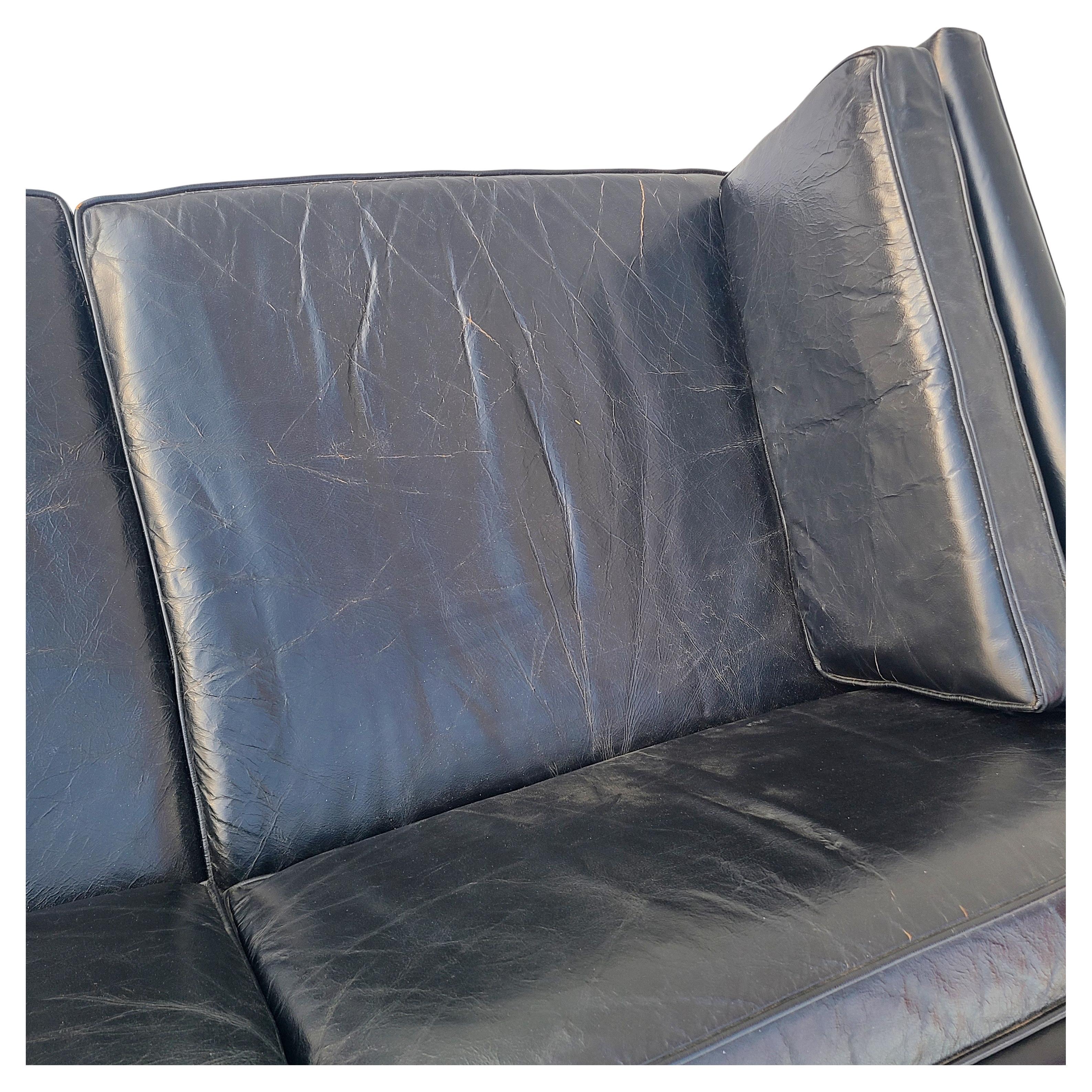 Mid-20th Century Black Leather Tuxedo Sofa by Charles Pfister for Knoll