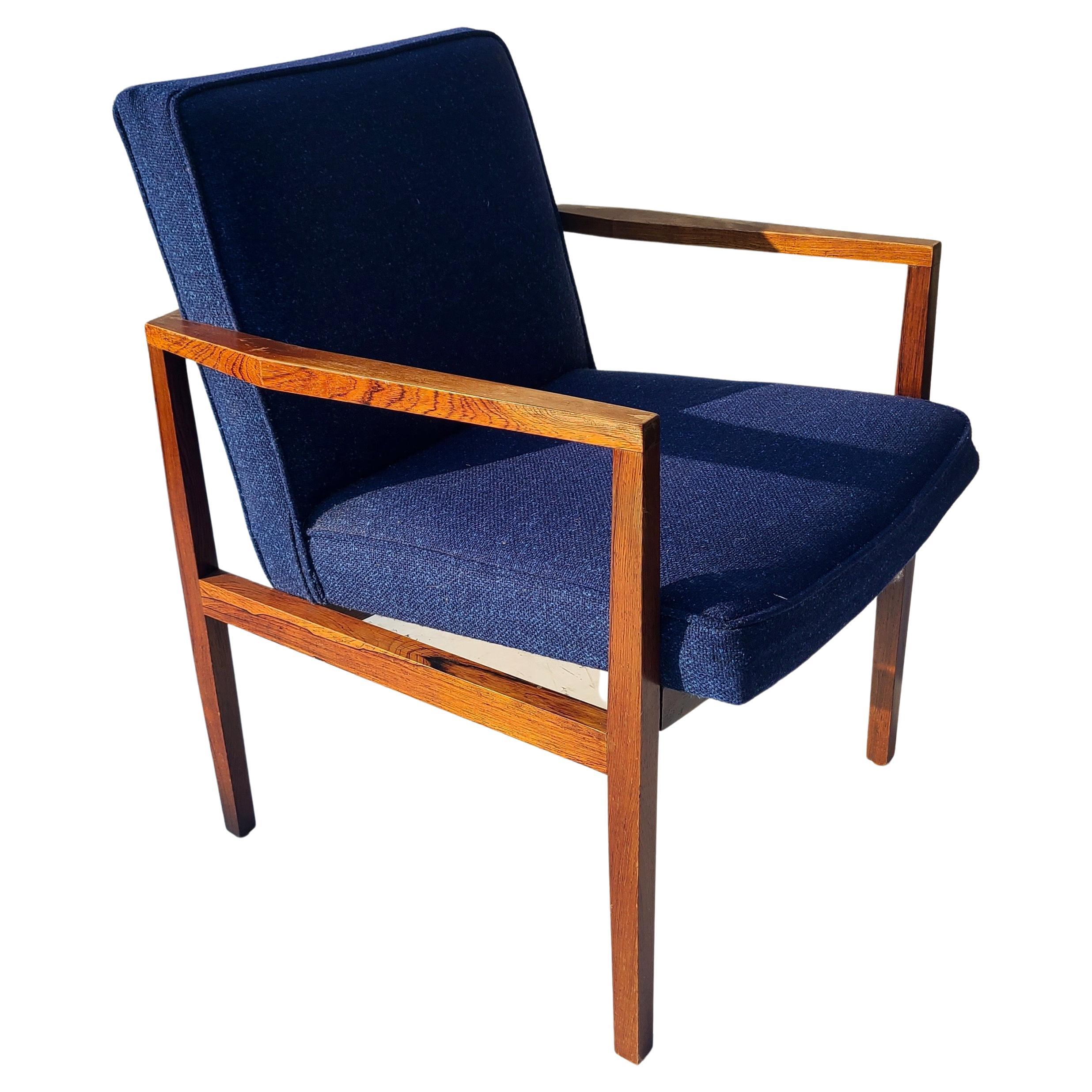 Forma Lewis Butler, fauteuil Knoll ouvert en bois de rose en vente