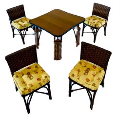 Antiker Karten-/Spieltisch aus Korbweide mit Eichenholzplatte und vier Stühlen in natürlicher Oberfläche