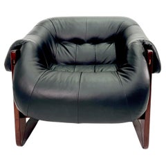 La chaise MP-97 de Percival Lafer fraîchement recouverte de cuir noir 