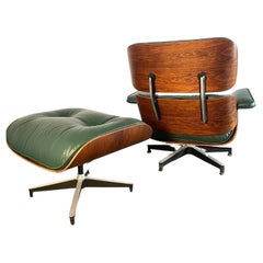 Chaise longue et pouf Eames en vert chasseur et bois de rose, cercle de 2ème génération