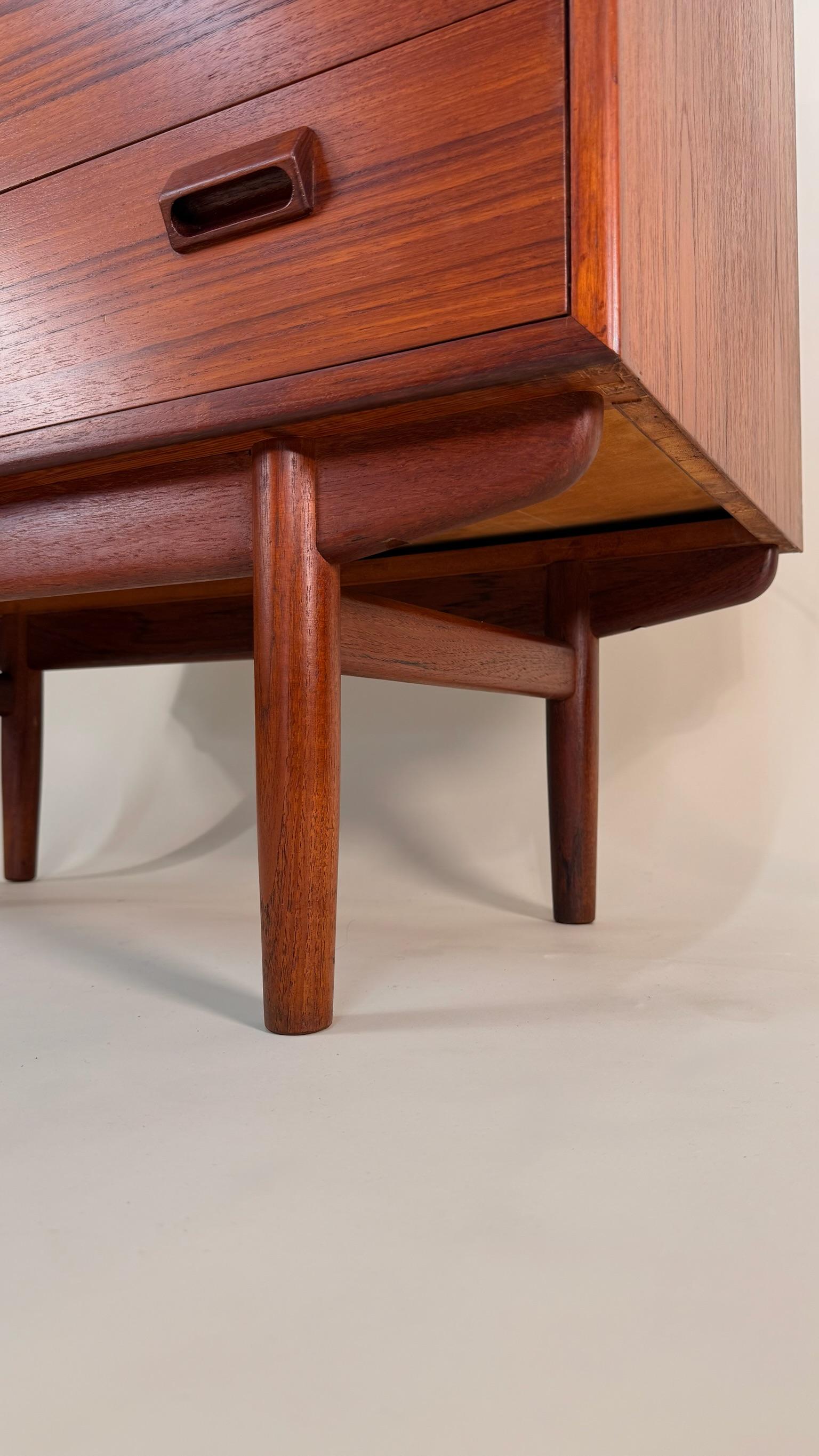 Mid-20th Century Børge Mogensen Teak Four-Drawer Dresser – Danish Modern Masterpiece For Sale