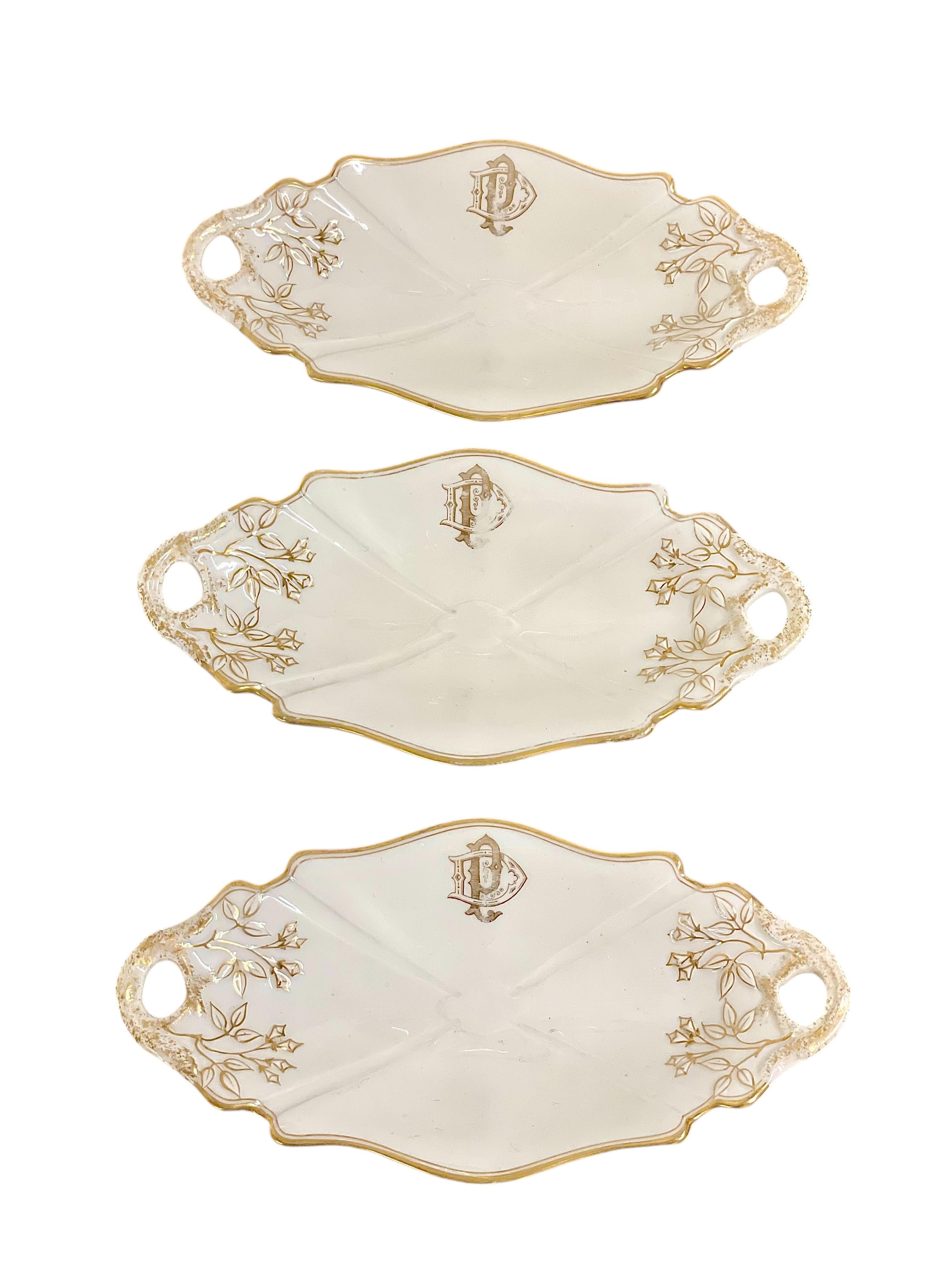 19th Century Dinner Service for 12 in Fine Limoges Porcelain with Gilded Rim 1