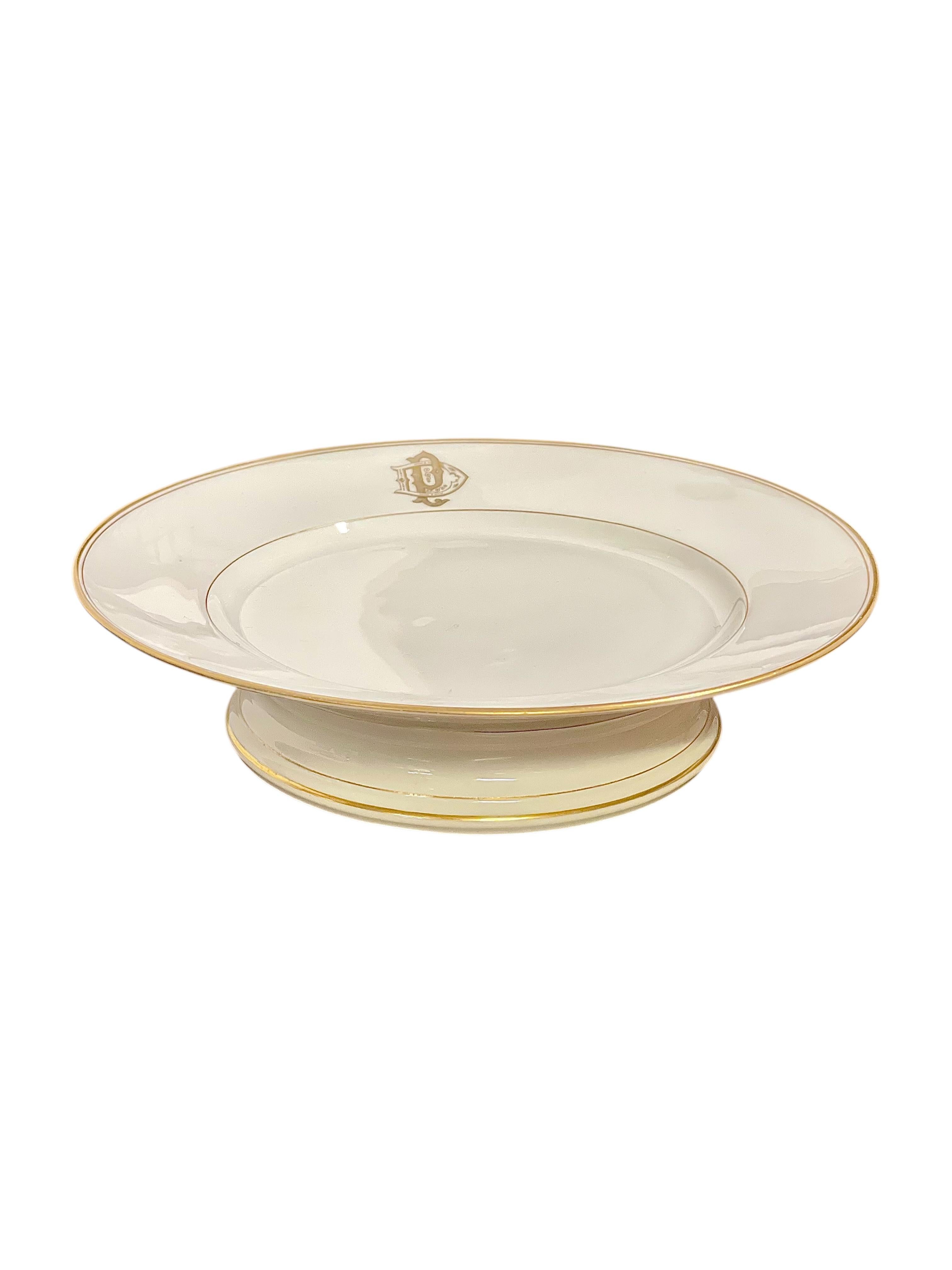 19th Century Dinner Service for 12 in Fine Limoges Porcelain with Gilded Rim 4