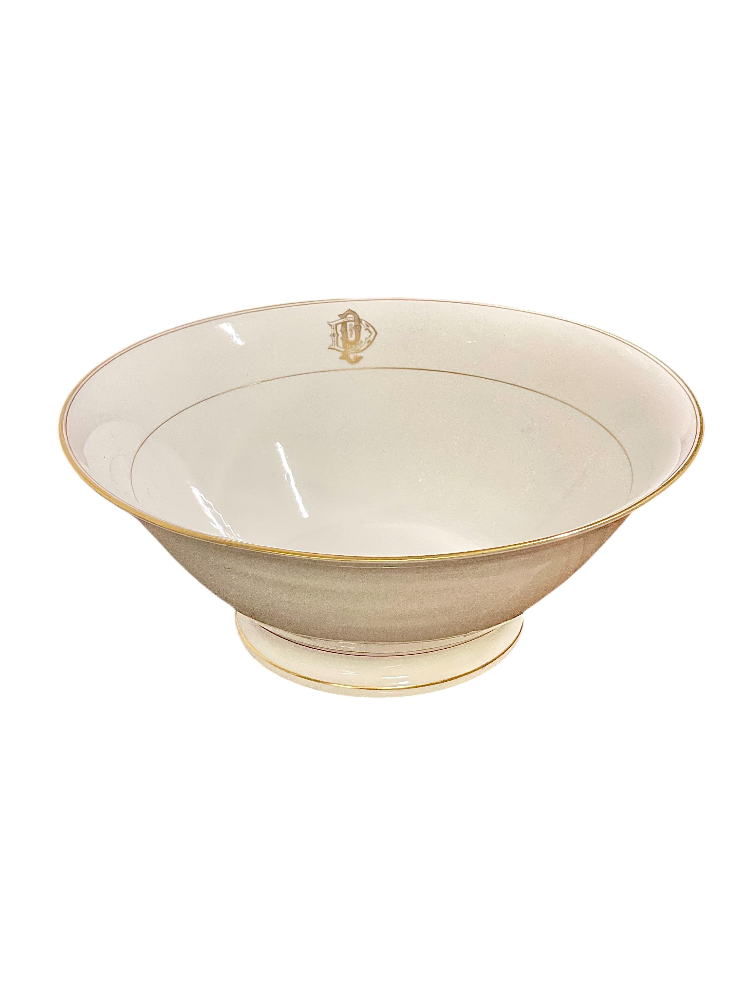 19th Century Dinner Service for 12 in Fine Limoges Porcelain with Gilded Rim 5
